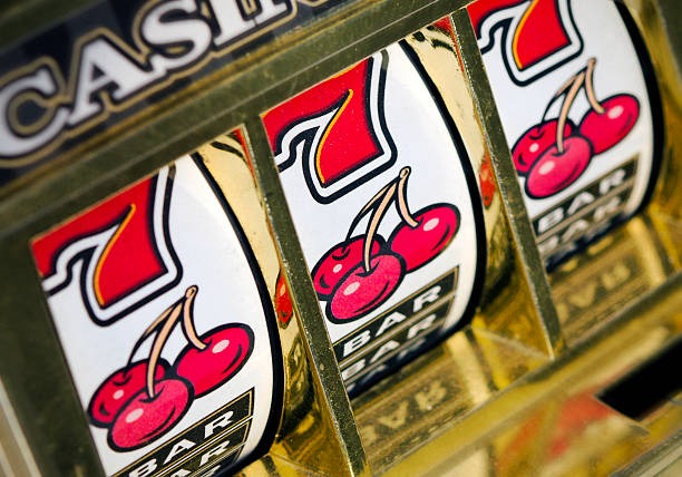 macau slot mobile gaming interface displaying esports data and live casino lobby